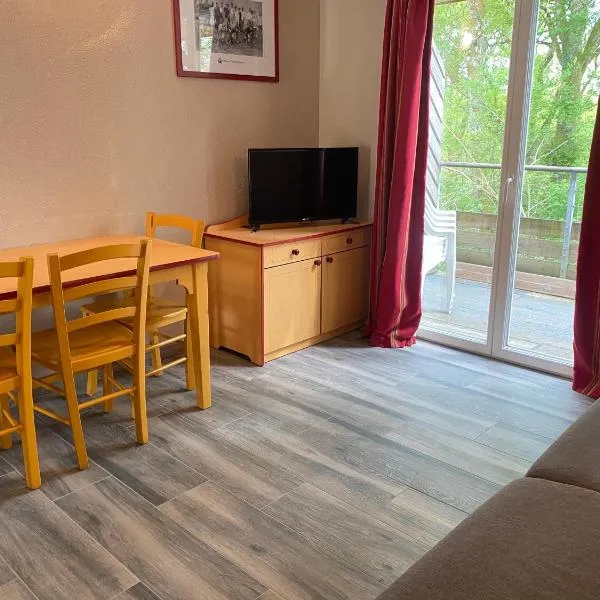 Beau studio rénové pour 4 personnes à Cassen, hotel in Lourquen