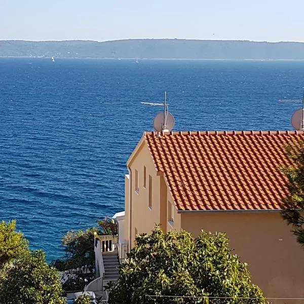 Apartments Bandić - 30 meters to the beach, hotel a Trogir