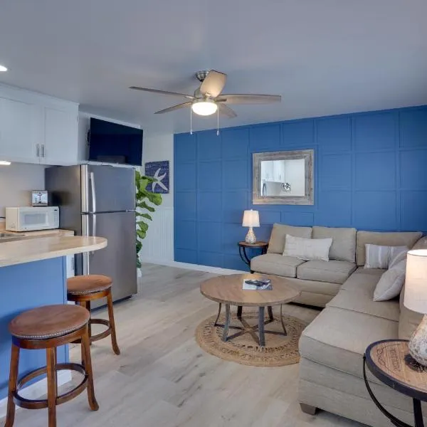 Catalina Island Duplex - Steps to Beach and Pier!, hotel v destinaci Avalon