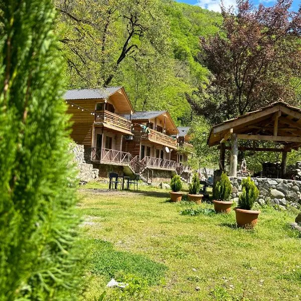 Zeda Makhuntsʼetʼi에 위치한 호텔 Cottages in mountains