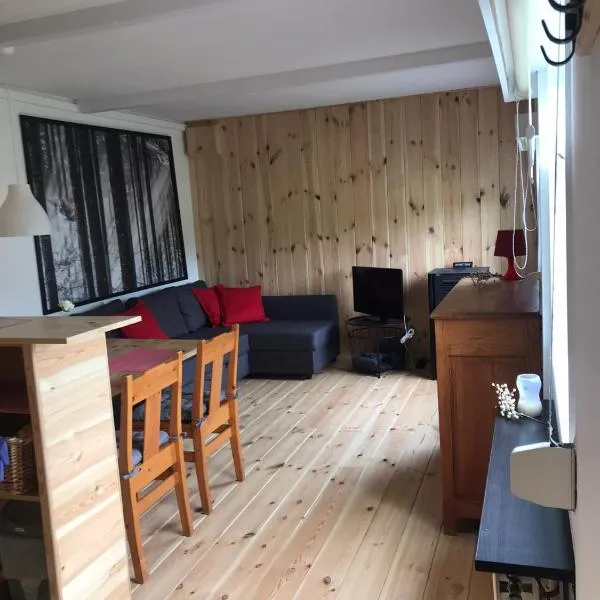 Le chalet bungalow zéro check in - out, Hotel in Ortho