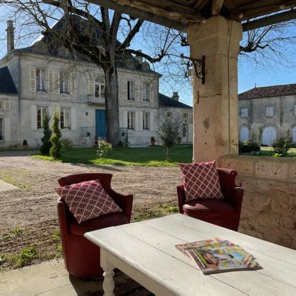 Château de varaize, hotel en Saint-Hilaire-de-Villefranche