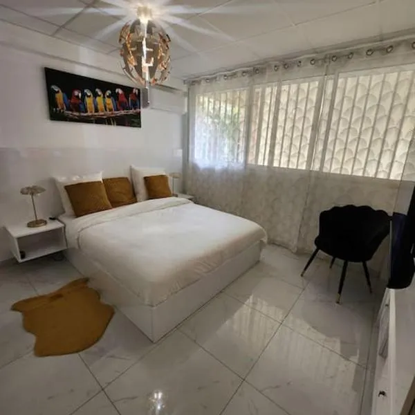 Hello-Guyane, Marina 4, Studio Prestige 5 étoiles, hotel in Saint-Laurent du Maroni