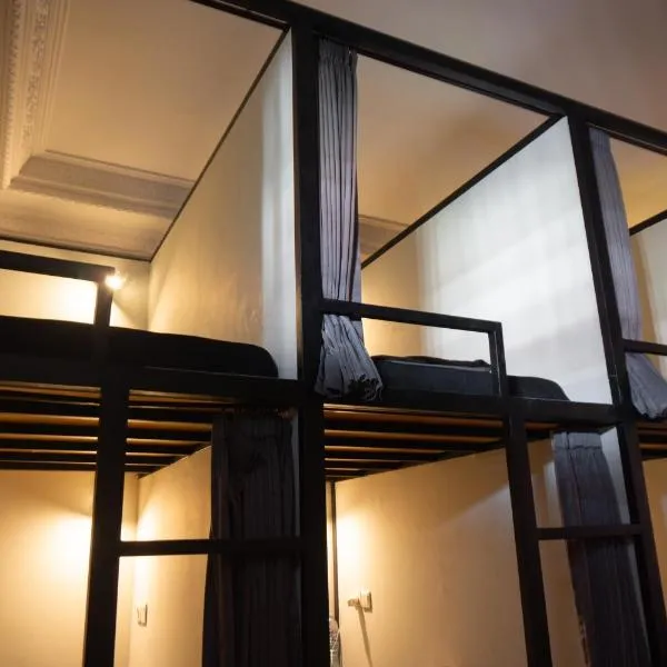Sunshot Hostel, hotel v destinaci Legian