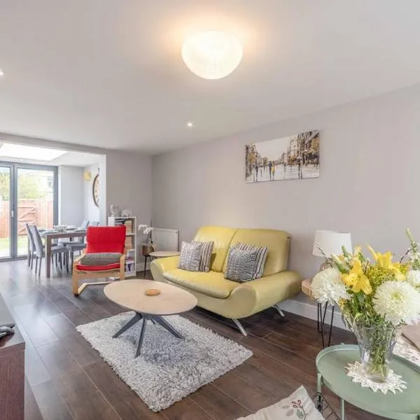 Central Windsor, 5 mins to Legoland, Driveway - By Tempstay, hotel u gradu Vindzor