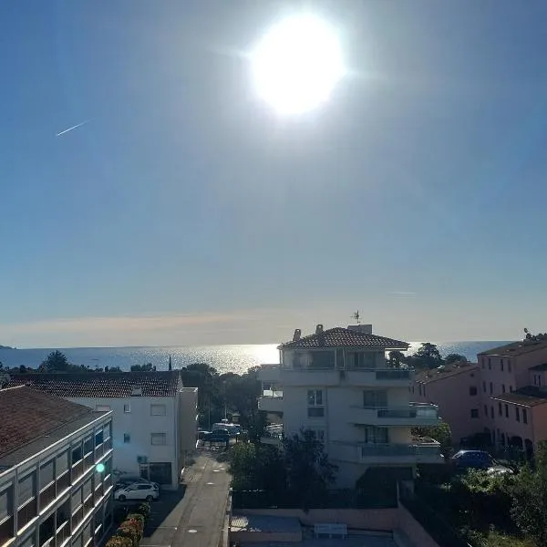 Bel appartement à 200m de la mer!, hotel in Fréjus