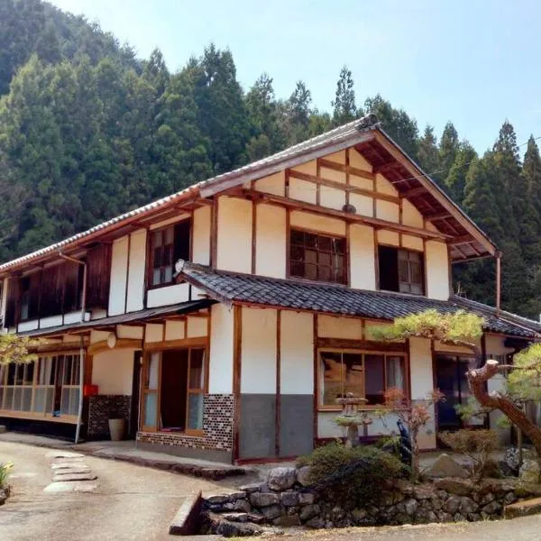 里山アウトドアフィールド・古民家コテージとろせ, hotel v destinaci Gujo