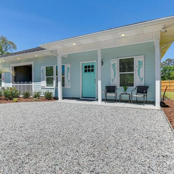 Charming Ocean Isle Beach Home about 1 Mi to Beach!, hotel v destinaci Ocean Isle Beach