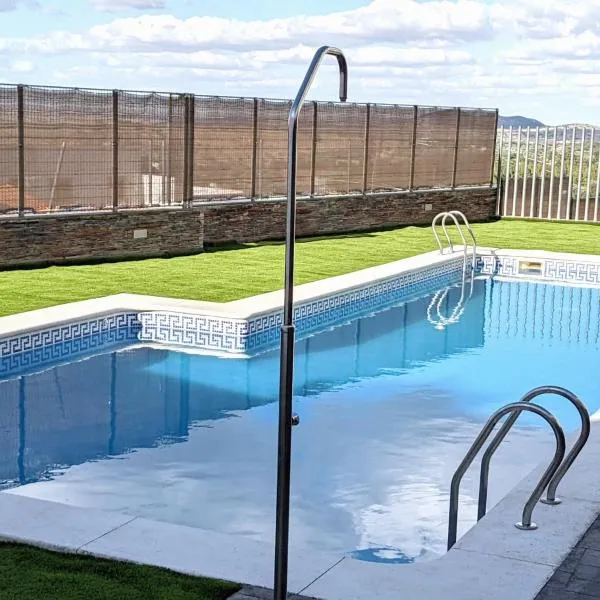 La Martela de Segura Apartamento rural piscina, hotel v destinaci Segura de León