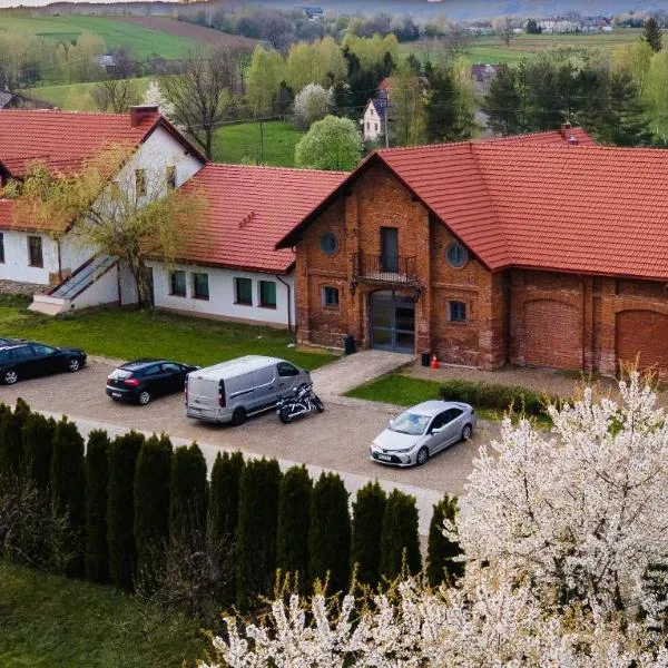 Dwór Kombornia - Folwark, hotel in Długie