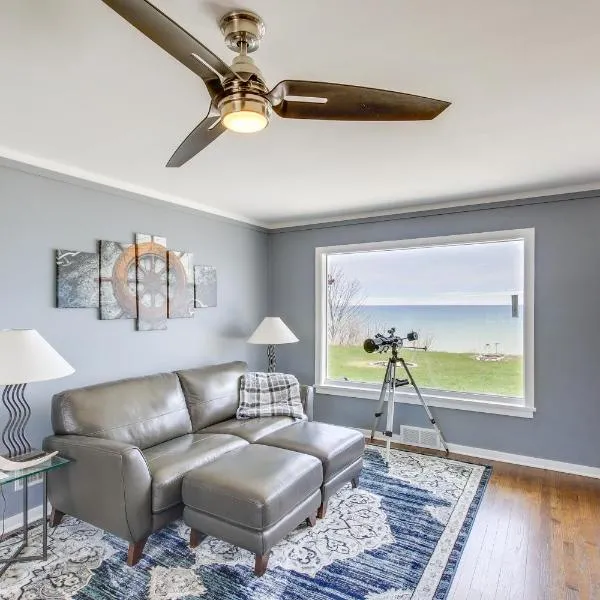 Algoma에 위치한 호텔 Waterfront Algoma Vacation Rental on Lake Michigan