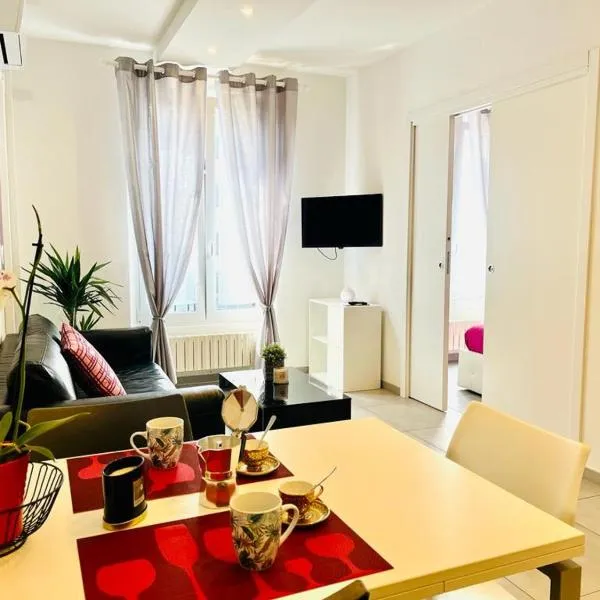 Nice Apartments in the historic center, hotel v destinaci Verbania