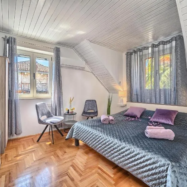 Couple's Getaway in the Center of Hvar w/Sea View, hotel in Hvar