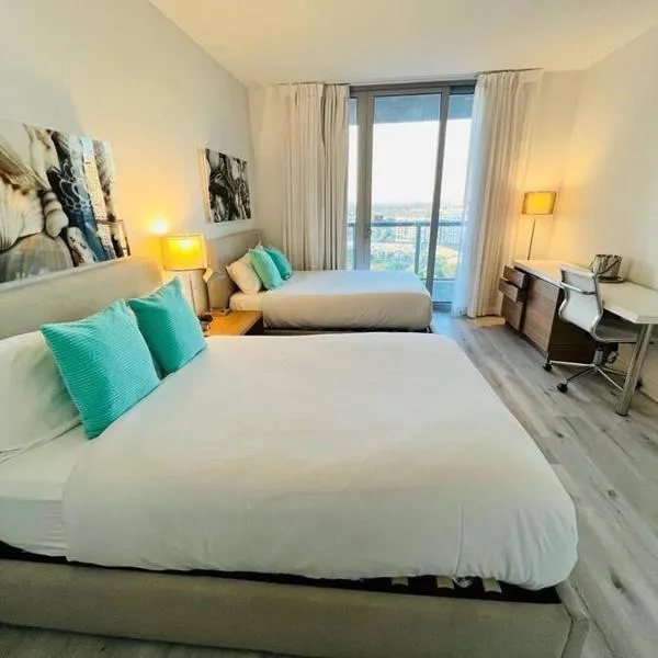 Walk to the Waves, 2 Full Bed Beach Studio Stay, hotel v destinaci Hallandale Beach