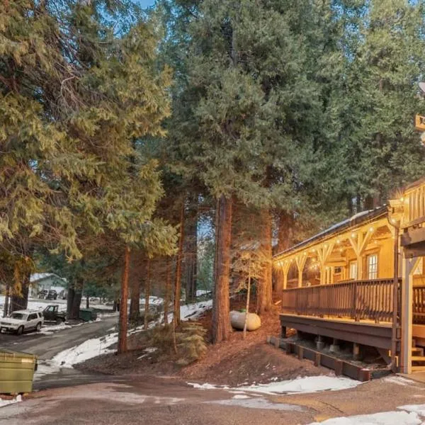 Corlieu Falls Cabin in Sugar Pine 8 miles from Yosemite with Gazebo, Hot tub a shack and Bar top, hotel en Oakhurst
