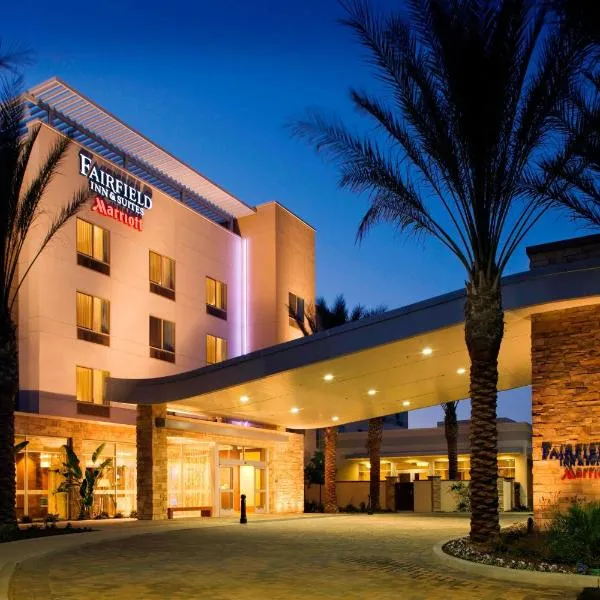 Fairfield Inn & Suites by Marriott Tustin Orange County, хотел в Тъстин