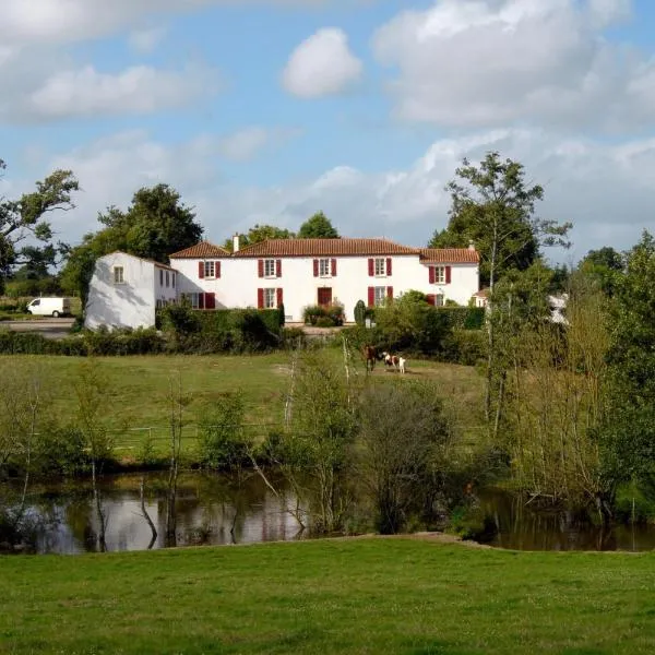 Le Logis de la Lande, hotel in Le Givre