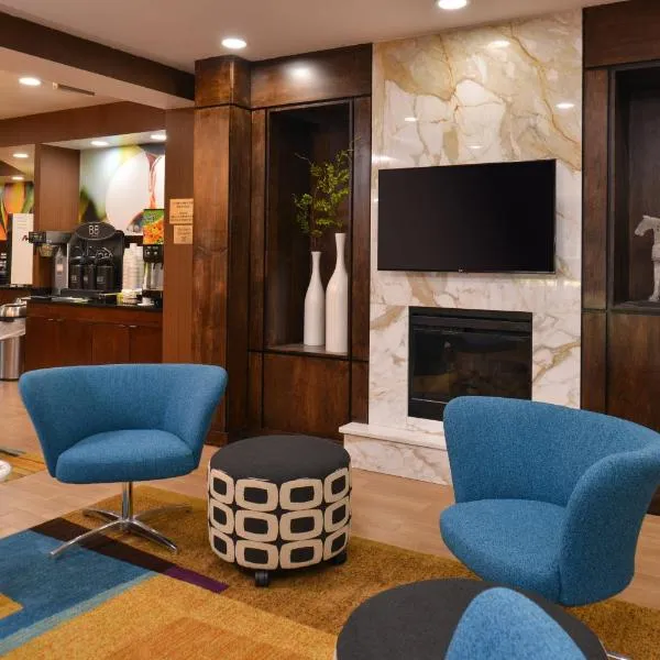 Fairfield Inn & Suites Louisville North، فندق في جافرسونزفيل