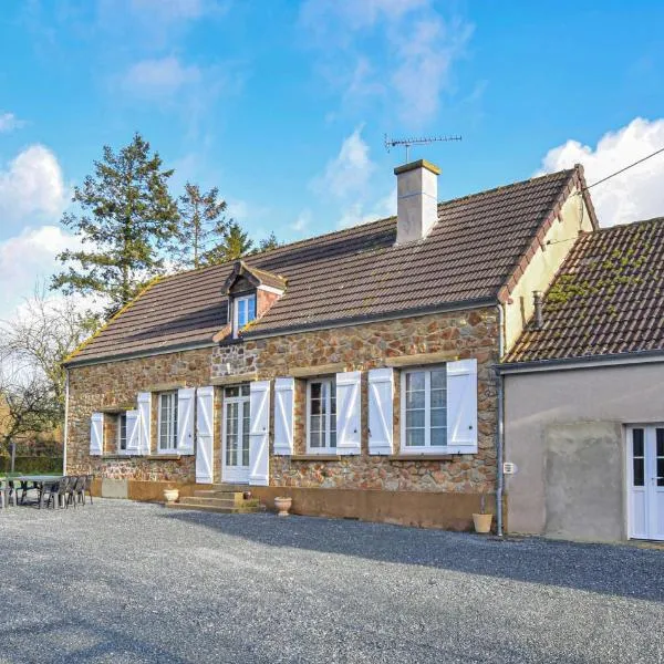 4 Bedroom Cozy Home In Montsenelle, hotel en Lithaire