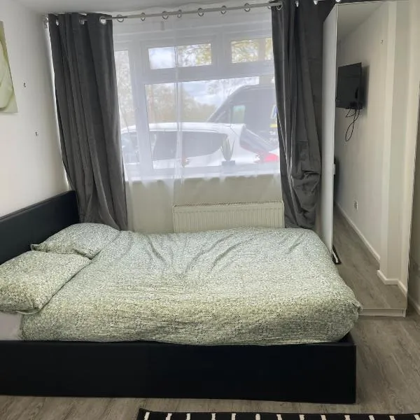 En-suite room in central Milton Keynes, hotel en Milton Keynes