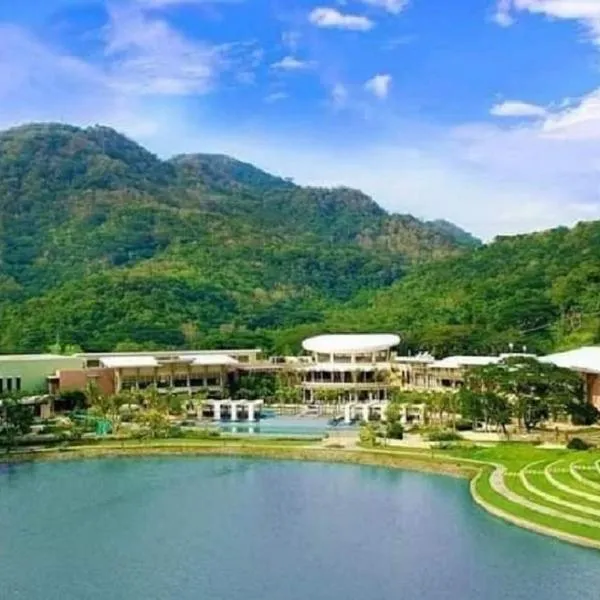 Pico De Loro Hamilo Coast beach and Country Club - Myna B One Bedroom, hotel sa Cutad
