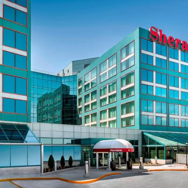 Sheraton Gateway Hotel in Toronto International Airport: Mississauga şehrinde bir otel