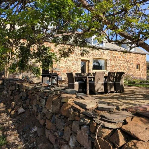 *Newly relisted* Coach House at Lisdillon Vineyard: Little Swanport şehrinde bir otel