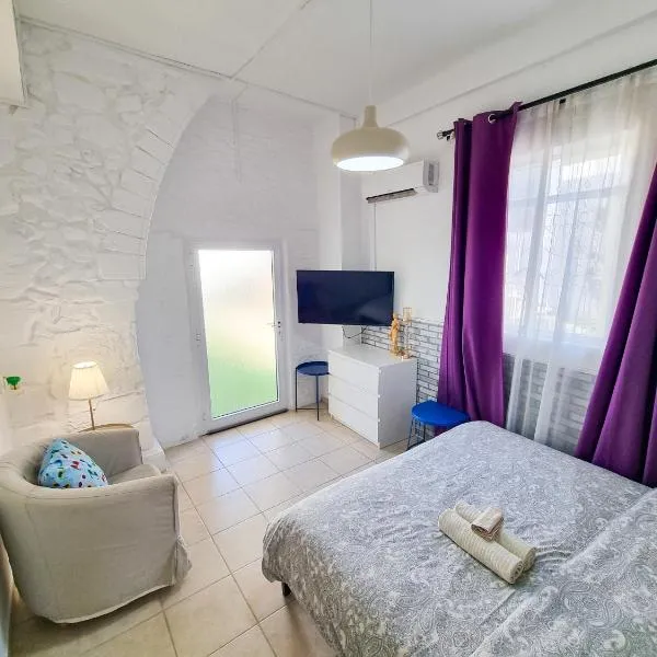 Aladdin's Hostel, hotel v destinaci Larnaka