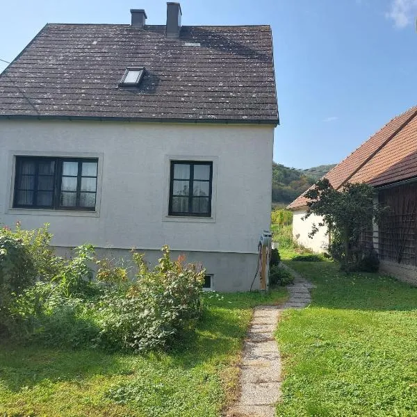 Ferienhaus in der Wachau, hotel v destinaci Rossatzbach