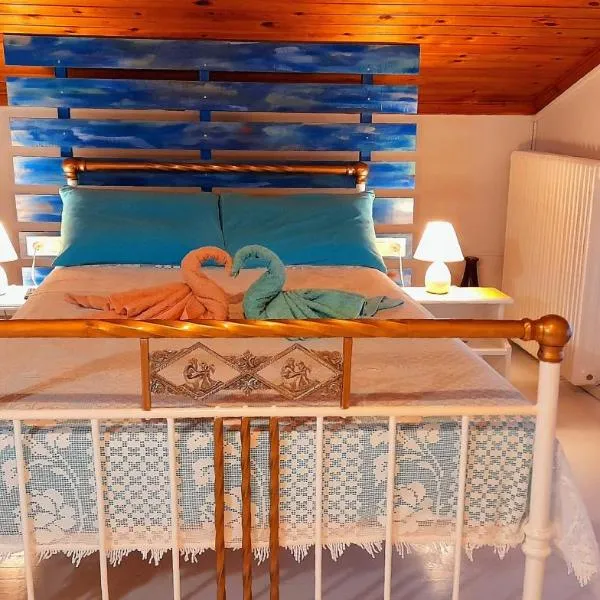 Katia's ATTIC, hotel v destinaci Acharavi