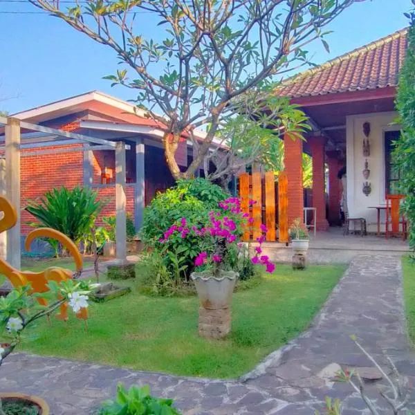 Tunjung guest house lovina beach, hotel v destinaci Pabean Buleleng