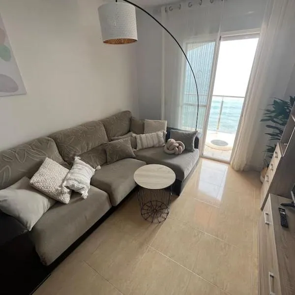 Apartamento a pie de playa con vistas al mar., hotel in Sorvilán