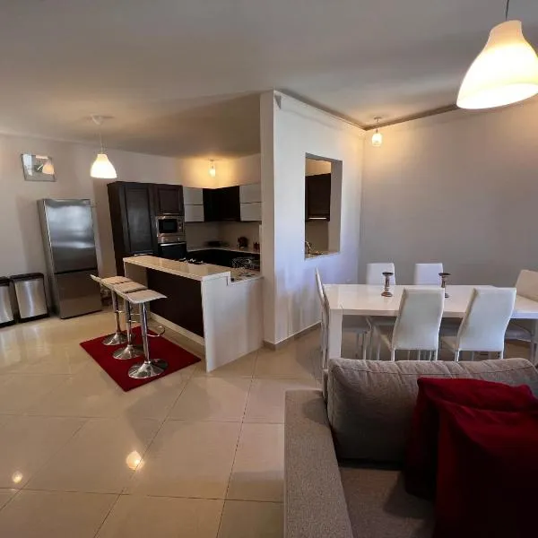 Superb 3 Bedroom Maisonette in Naxxar、ナッシャーのホテル