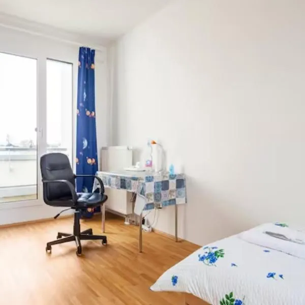 Privatzimmer mit Balkon-Richtung Messe, hotel in Hannover