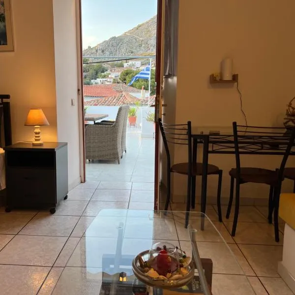 Perakis Apartments, готель у місті Гідра