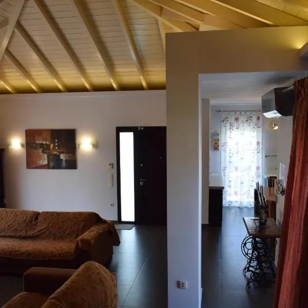 adonia villa, hotel v destinaci Levkákia