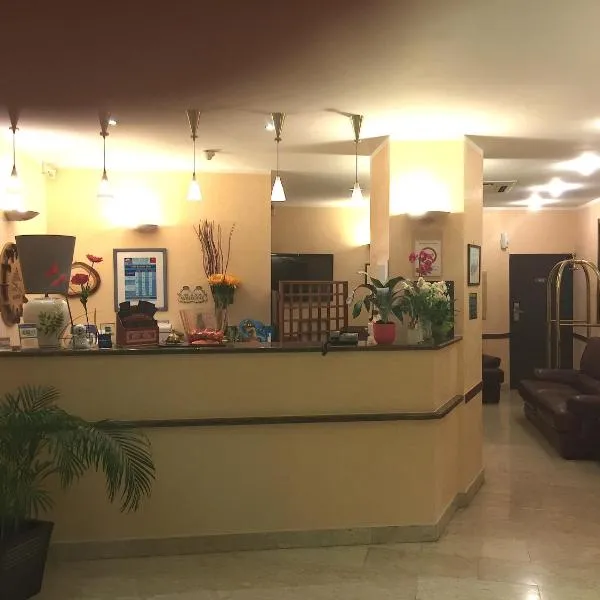Hôtel Vesuvio, отель в Лурде