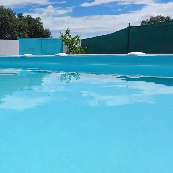 Villa Saudade, casa entre encinas, hotel em El Castillo de las Guardas