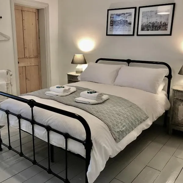 Delightful Seaside Binnacle Cottage -hosted by Whitstable-Holidays, hotel v destinaci Whitstable