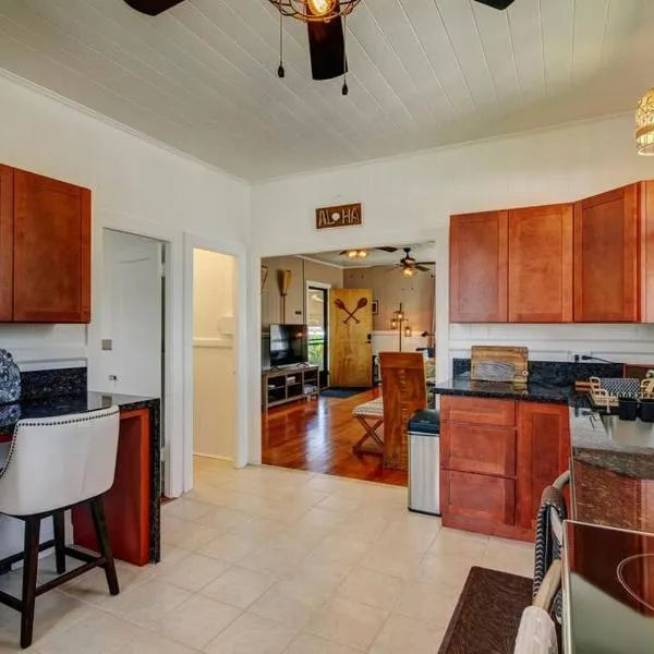 NEW Paddler's Inn- 3BR Hilo Downtown, hotel v destinaci Hilo