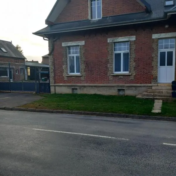 Gite 7pers 3 chambres, hotel v destinaci Bouvincourt-en-Vermandois