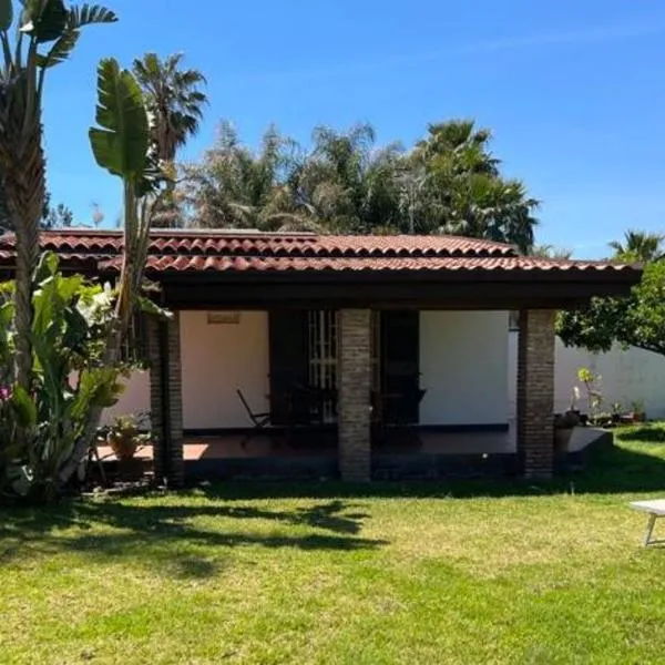 Villa Andrea, khách sạn ở Fondachello