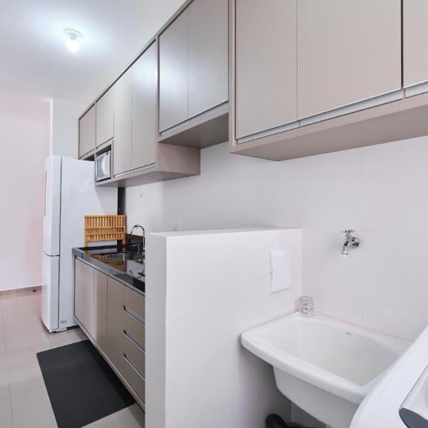2 QUARTOS com Churrasqueira na Varanda, Piscina, Garagem interna, WiFi 500mbps, Ar Condicionado e Telas de Proteção - Foto 3