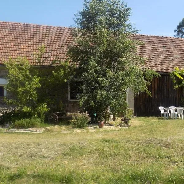 ROSE COTTAGE (sleeps 4), hôtel à Tušť