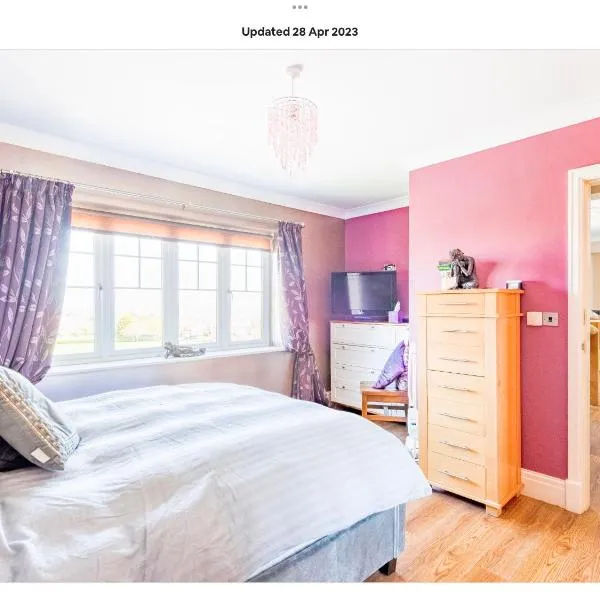 콜윈베이에 위치한 호텔 The Kings Suite Oak Drive, Colwyn Bay LL29 7YP FIRST FLOOR