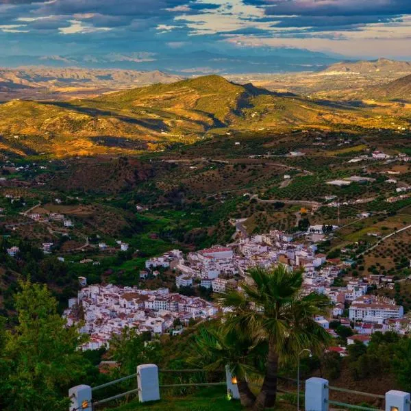 Cerro de Hijar, hotel v destinaci Tolox