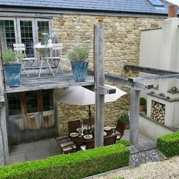 The Tallet - converted three bed stable - no children under 8, hotel in Yeovil
