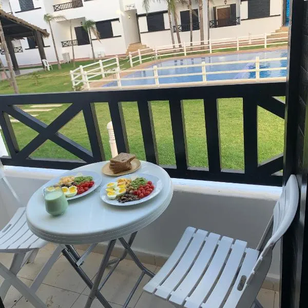 Apartment complex with swimming pool, hotel en Oued Laou