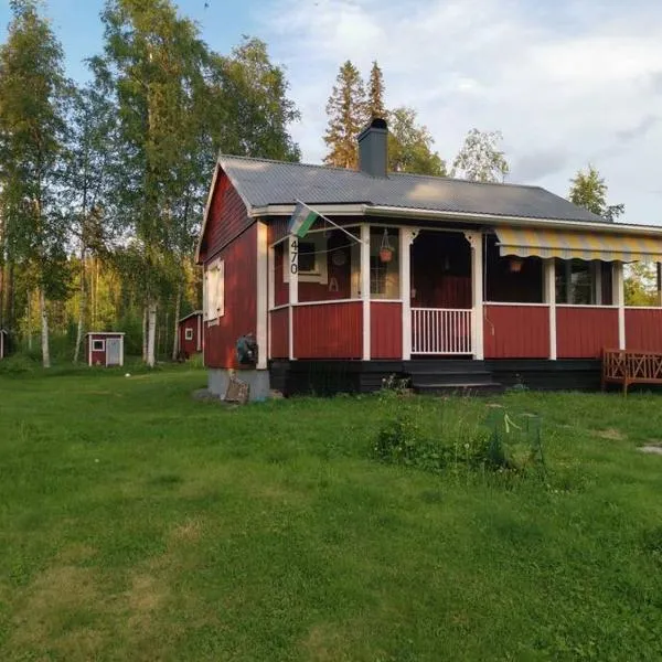 Cabin 70m from lake. Big garden, hotel v destinaci Östersund