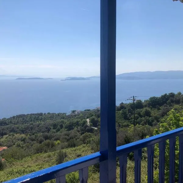 Avgoustina's Home, hotel en Glossa